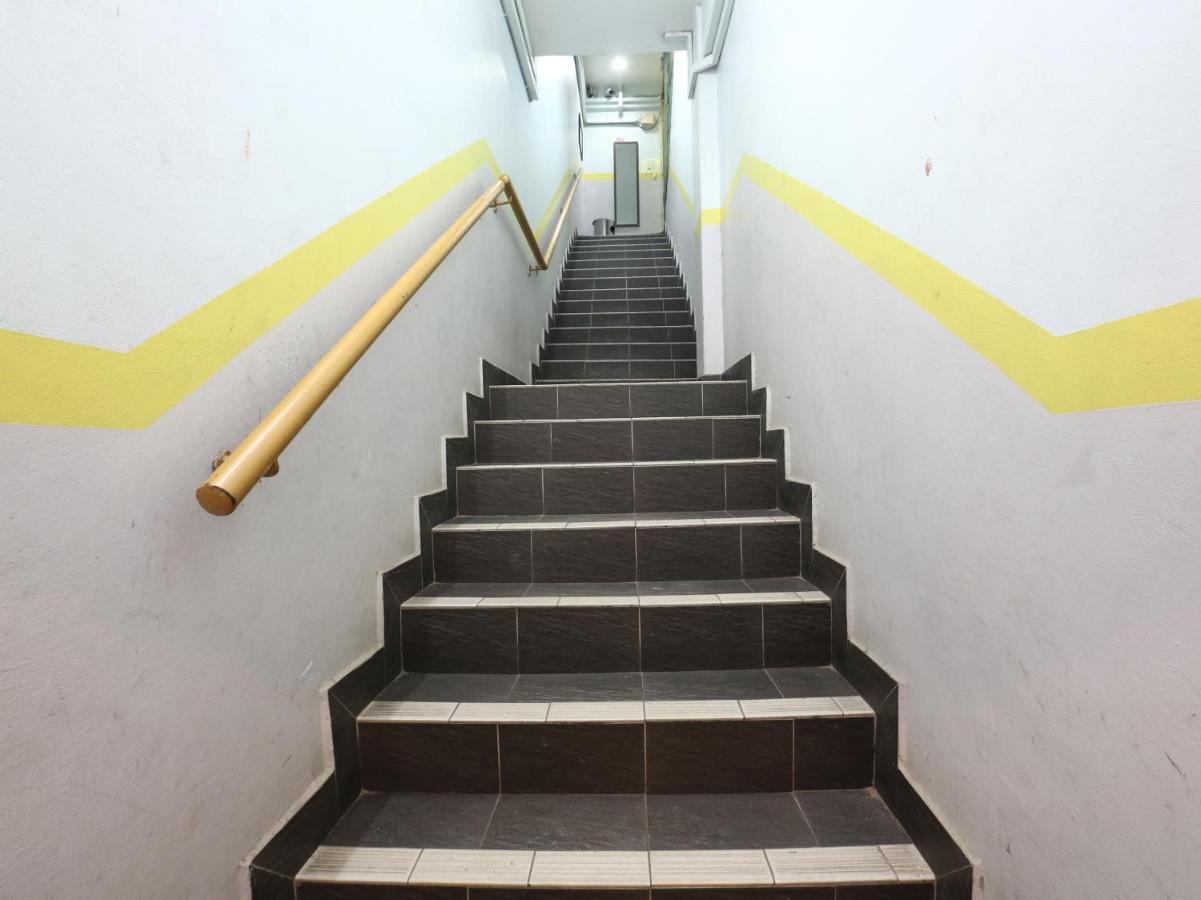 Oyo 89452 Best Eastern Hotel Κότα Μπάρου Εξωτερικό φωτογραφία